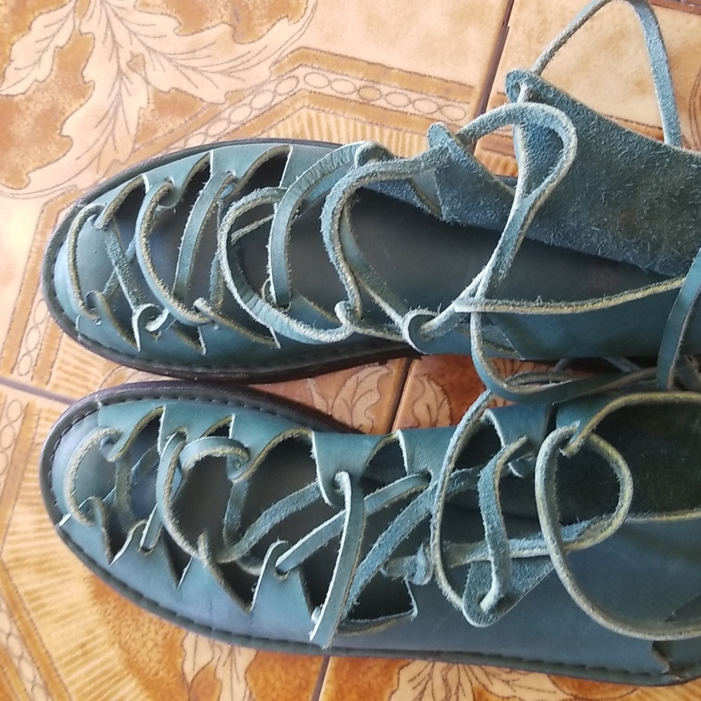 Unique Rustic Small Batch Sandals Nib - image 6